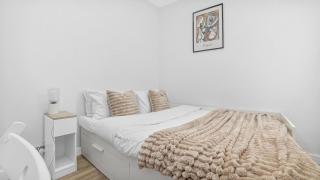 Stylish 2-Bed flat in E17 - 1