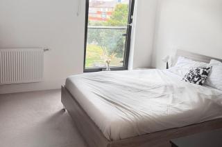 Apartment Sleeps 4 with Free Parking - 9