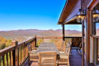 Amazing Mountain View - Outdoor Hot Tub, Pool Table + Outdoor Fireplace! - 0