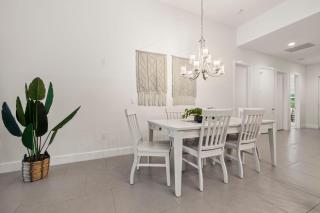 NEW! Perfect Naples - HEATED SALTWATER POOL - 1