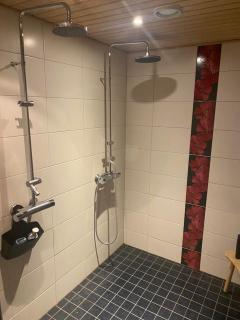 Keskustan läheisyydessä omakotitalo 4 mh - 9