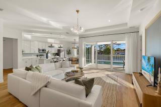 4584 Lakeview Luxe Brand New Naples Pool Villa - 0