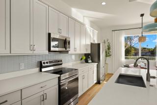 4584 Lakeview Luxe Brand New Naples Pool Villa - 6