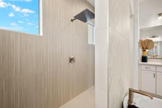 4584 Lakeview Luxe Brand New Naples Pool Villa - 3