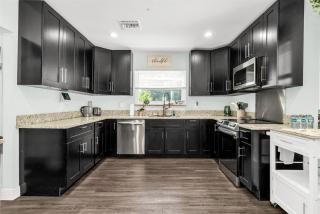 Relaxing Salt Pool & Spa, Walk to Key Lime House! - 9