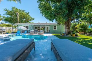 Relaxing Salt Pool & Spa, Walk to Key Lime House! - 3