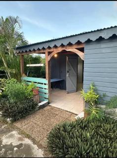 Bungalow cosy à Sainte-Anne avec jardin - 7