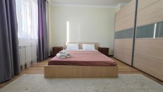 19 возле Байтерека 2х комн с 2-мя кроватями и раскладной диван,2 санузла 1- 6 человек - Astana - 1