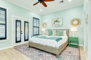 Coral Cottage - Enjoy the Posh Life! Heated Pool, Spa, Fireplace! - 2