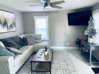 Morgantown Lux Retreat, Short walk to WVU Stadium - 8