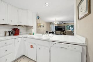 Pool View Beachwood Condo - 8