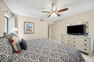 Pool View Beachwood Condo - 6