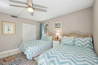 Pool View Beachwood Condo - 2