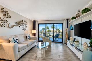 Luxury Bayside Condo – Pool, Tennis & Marina - 0