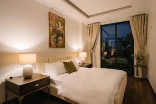 Cozy Family Apartment for 10, Rooftop 3BR Apartment, City View, Elevator, Hanoi Old Quarter - 0