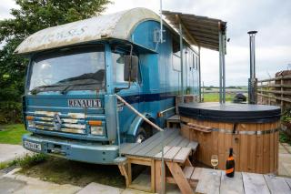 Unique Glamping Experience - The Horse Box - 6