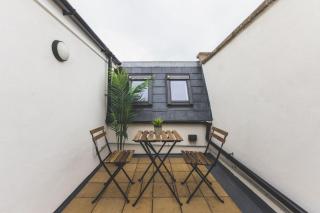 Elegant 1BDR Flat with Private Patio - 5