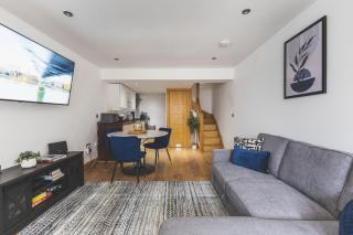 Elegant 1BDR Flat with Private Patio - 1