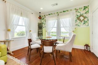 Exhale - Stylish Beach Home, Outdoor Bar & Fire Pit - 3