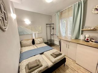 -The Conch- Room with Private Entrance and Bathroom - 0