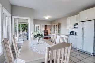 Cozy Lakeview Retreat in Kettle Valley - 5