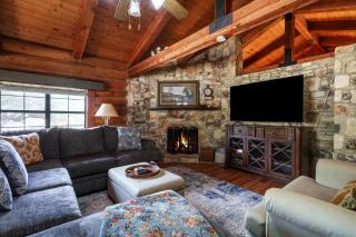 Canyon Lake Haven Cabin Hot Tub Yard Bbq Fire Pit - 8