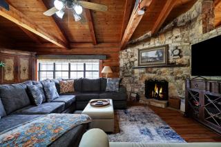 Canyon Lake Haven Cabin Hot Tub Yard BBQ Fire Pit - 2