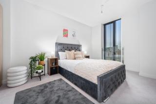 Stylish Retreat with City Views & Central Location - 7