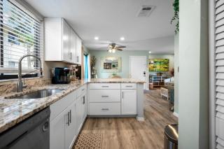 Sunburst Haven – Dock, Pool & Gulf Sands - 2