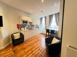 Heart of Nottingham Quiet City Centre - 5