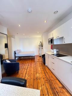 Heart of Nottingham Quiet City Centre - 8