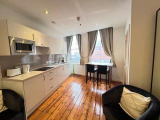 Heart of Nottingham Quiet City Centre - 1