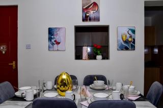 King Sapphire ComfyHomestays - 3