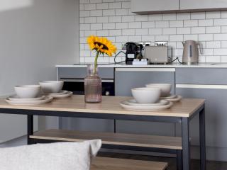 Charming Riverside View Apartment Pass The Keys - 7