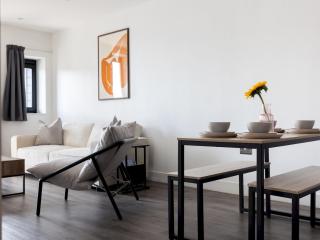 Charming Riverside View Apartment Pass The Keys - 6