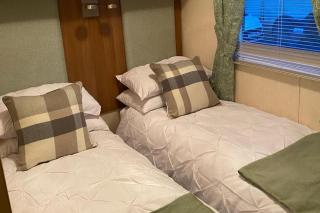Lodge - Sleeps 6 - Parking - Garden - 8