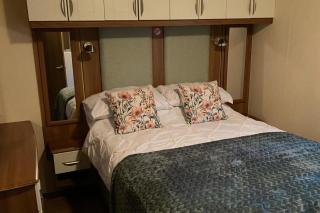 Lodge - Sleeps 6 - Parking - Garden - 7