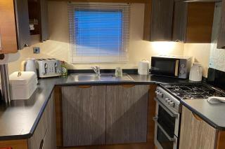 Lodge - Sleeps 6 - Parking - Garden - 6