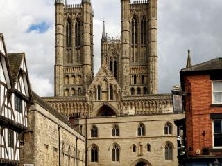 Pass the Keys Serene riverside view apartment - 5