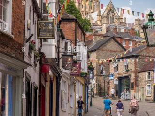 Pass the Keys Serene riverside view apartment - 4