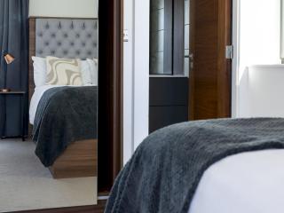 Pass the Keys Serene riverside view apartment - 3