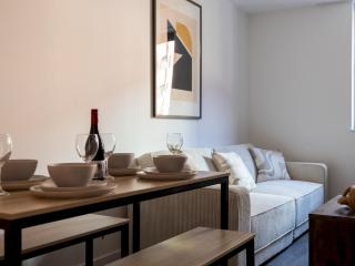 Pass the Keys Bright riverside apartment Pass The Keys - 1