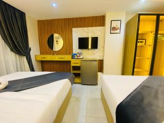 historical pyramids view - 9