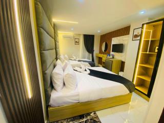 historical pyramids view - 1