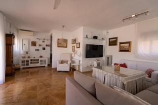 Luminoso y céntrico ático a pie de playa - 0