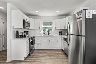 Houston Hideaway - Modern 1BR in Quiet Area - 8