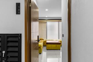 Cozy One-Bedroom Apartment Near the Beach - 9