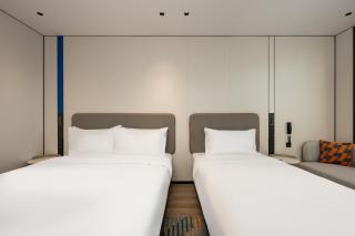 Holiday Inn Express Shanghai Changyang Road by IHG - Shanghai - 1