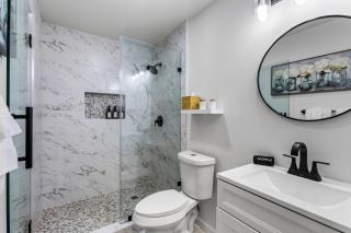 Houston Hideaway - Modern 1BR in Quiet Area - 2