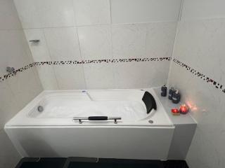 Departamento con jacuzzi e hidromasajes, cerca del aeropuerto - 3
